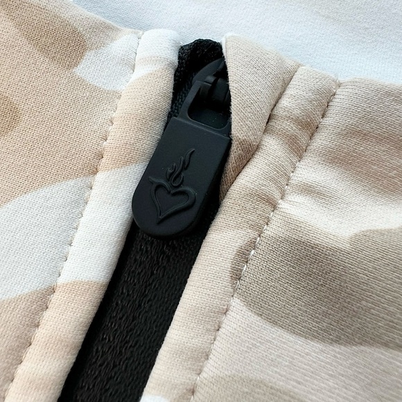 Torrid Active Sports Bra Size 6X 6 Zip Front Wireless Camo Neutral Gym Walking - Picture 7 of 11